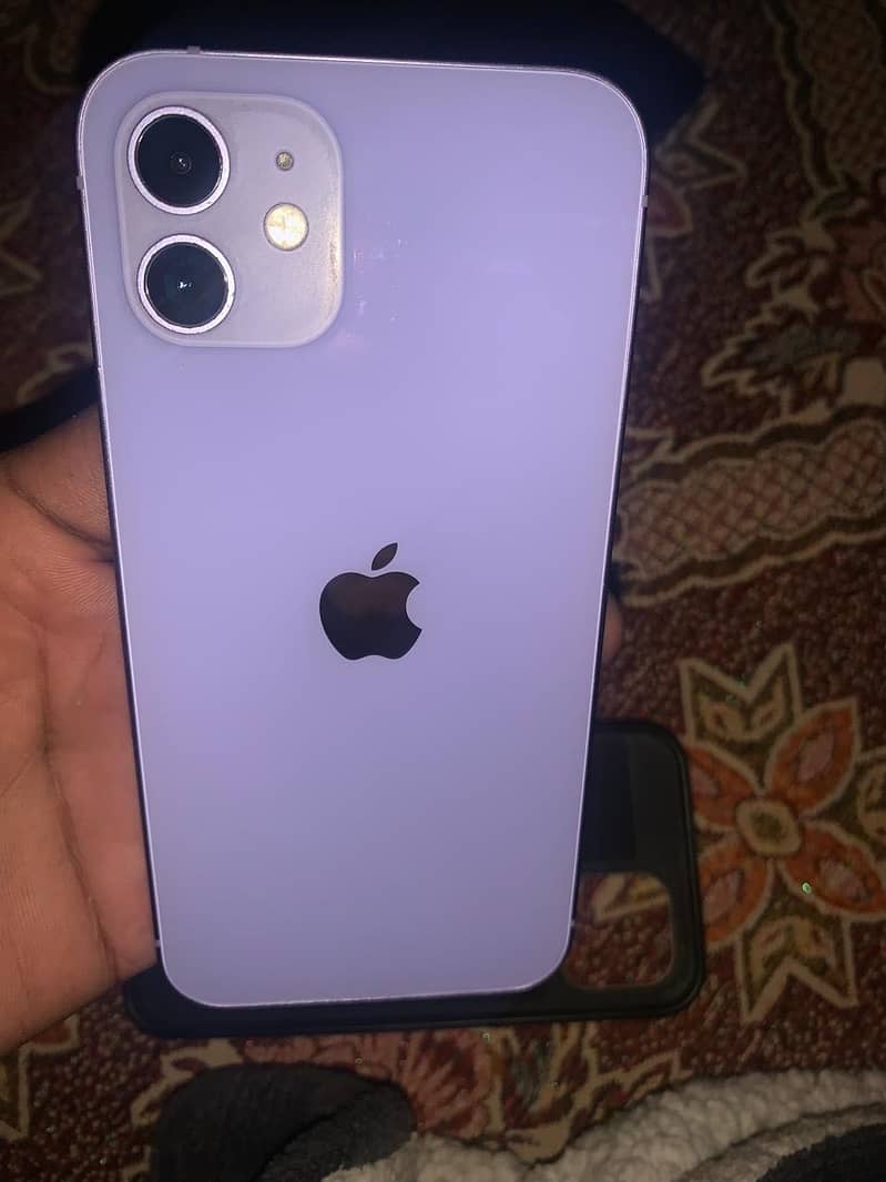 Apple iPhone 12 4