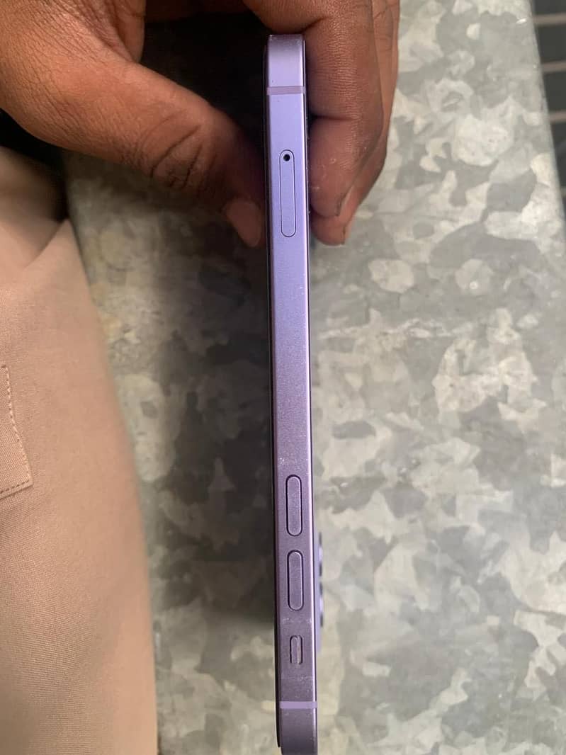 Apple iPhone 12 6