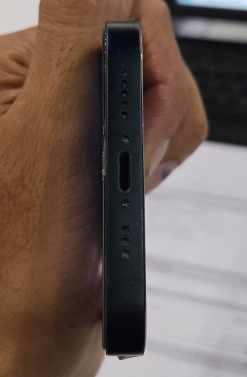 Apple iPhone 13 5