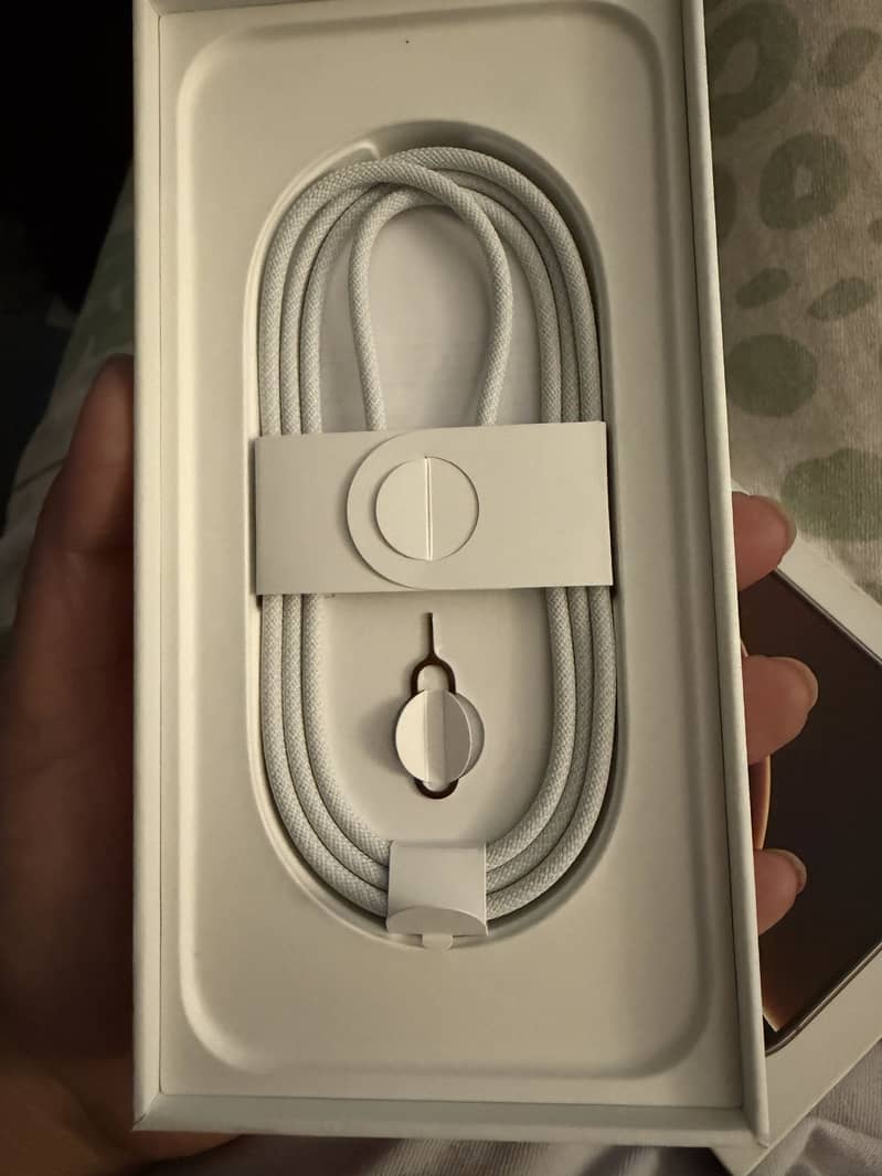 Iphone 16 pro max 6