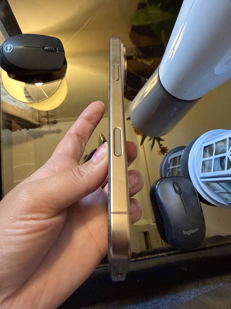 Iphone 16 pro max 12