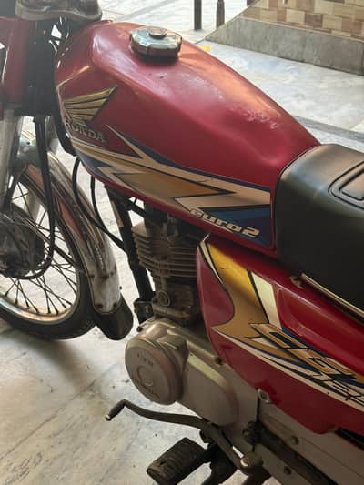 Honda cg 125 red colour