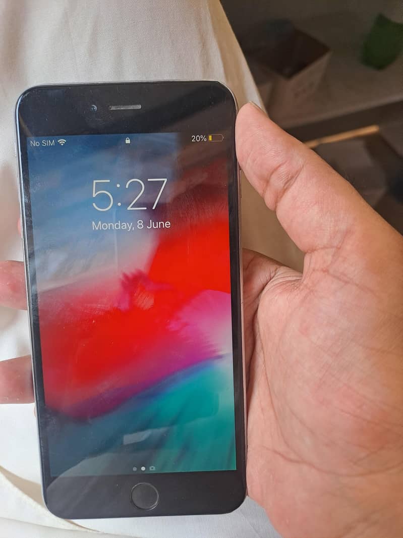 Apple iPhone 6 Plus 0