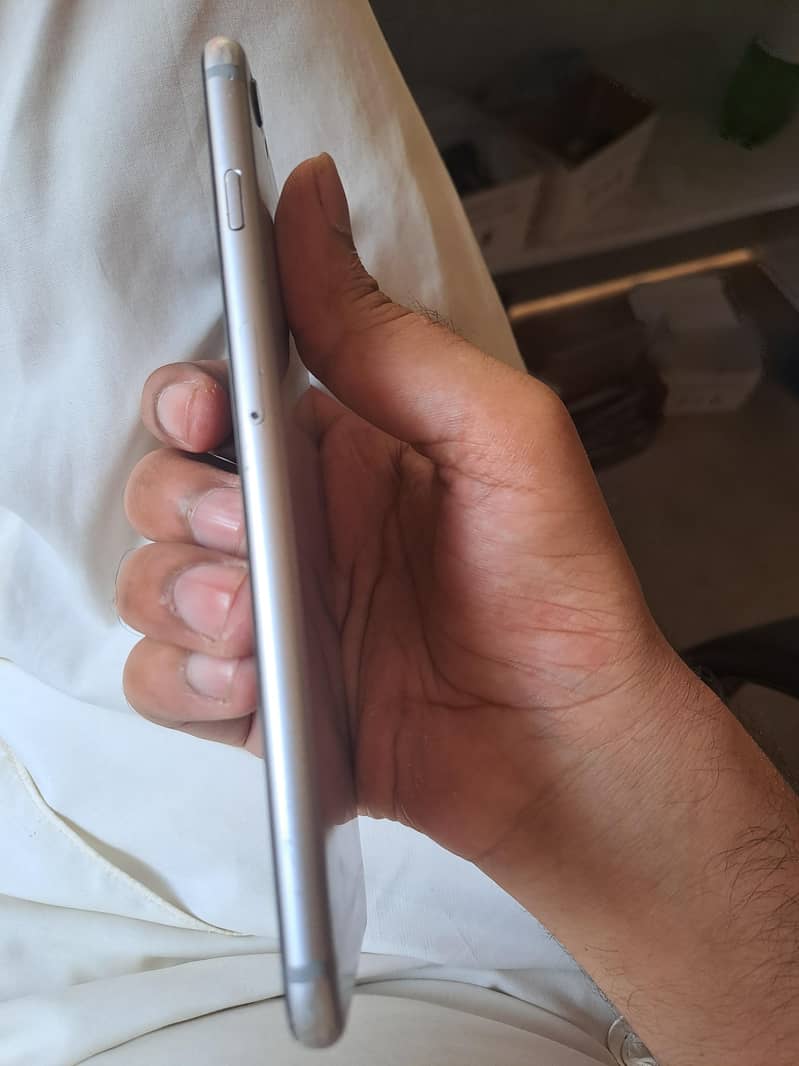 Apple iPhone 6 Plus 3