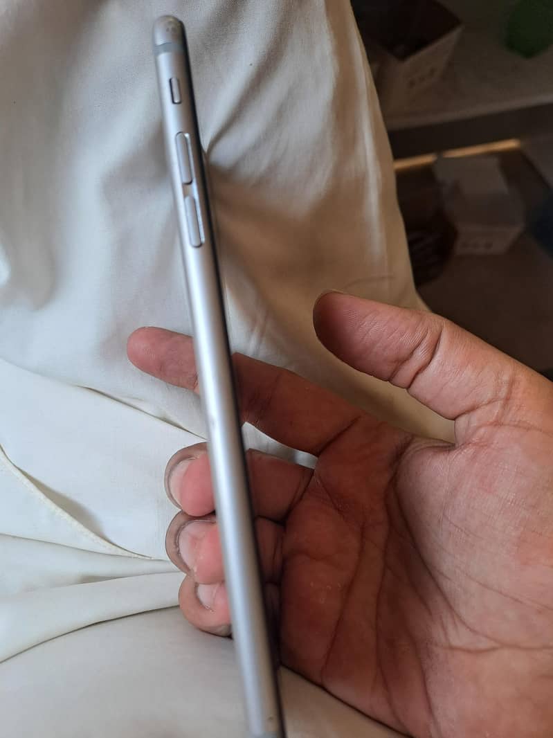 Apple iPhone 6 Plus 5