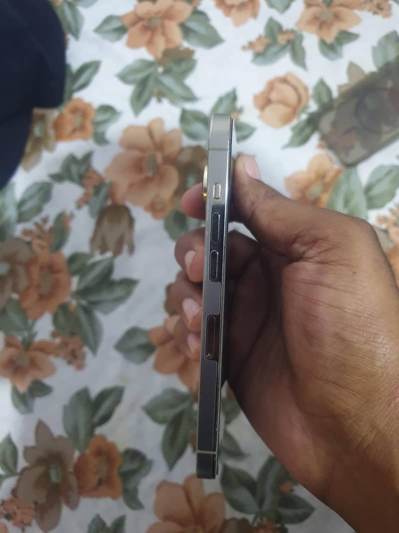 iphone 14 pro 2