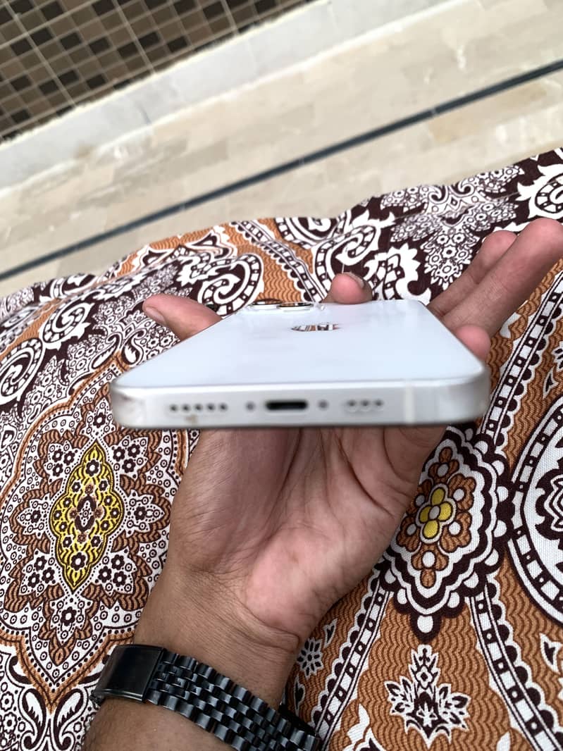 Apple iPhone 13 1