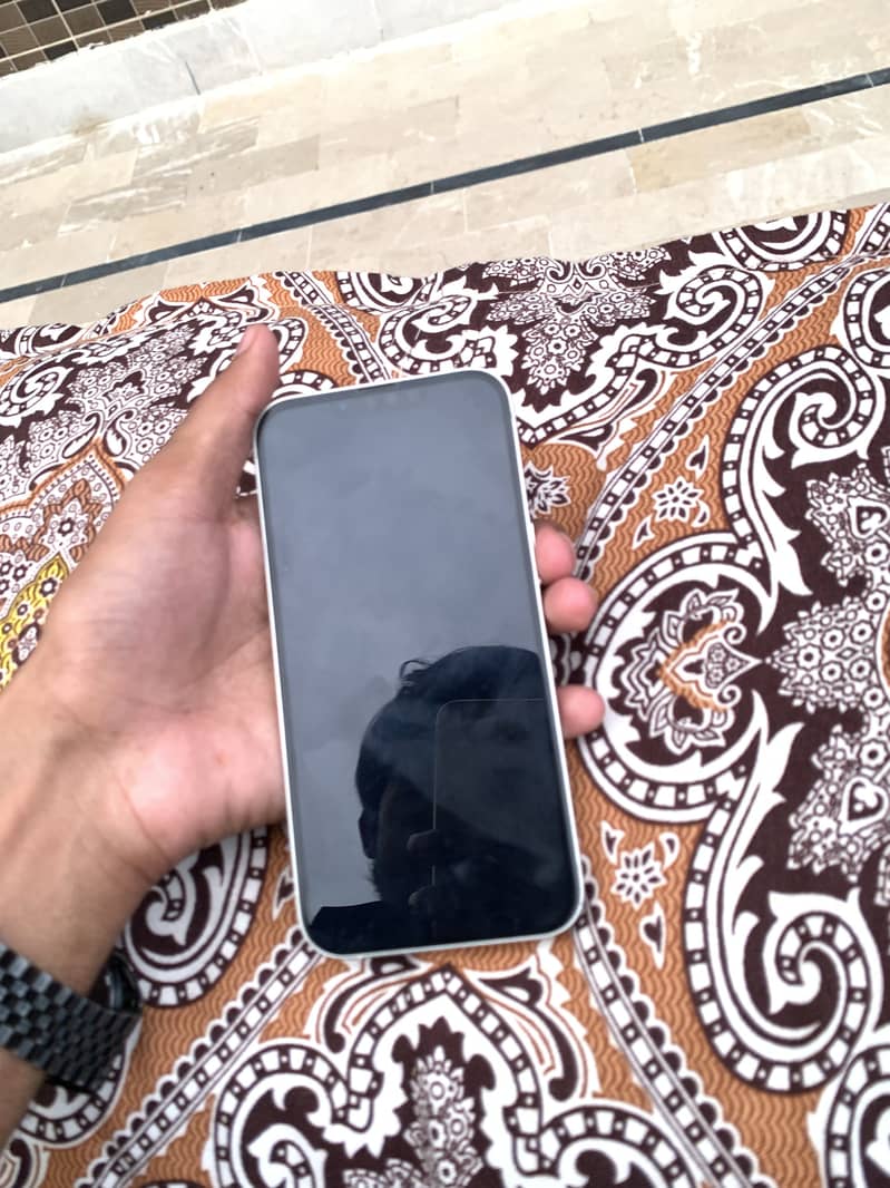 Apple iPhone 13 2