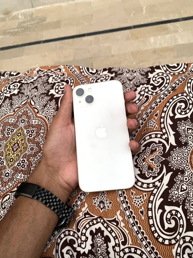 Apple iPhone 13 5