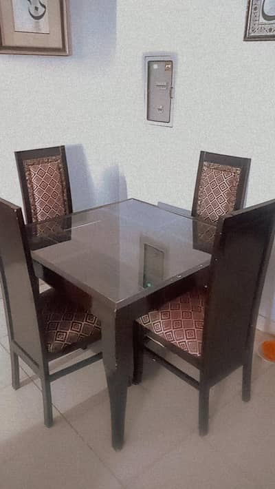 Dinning table for sale