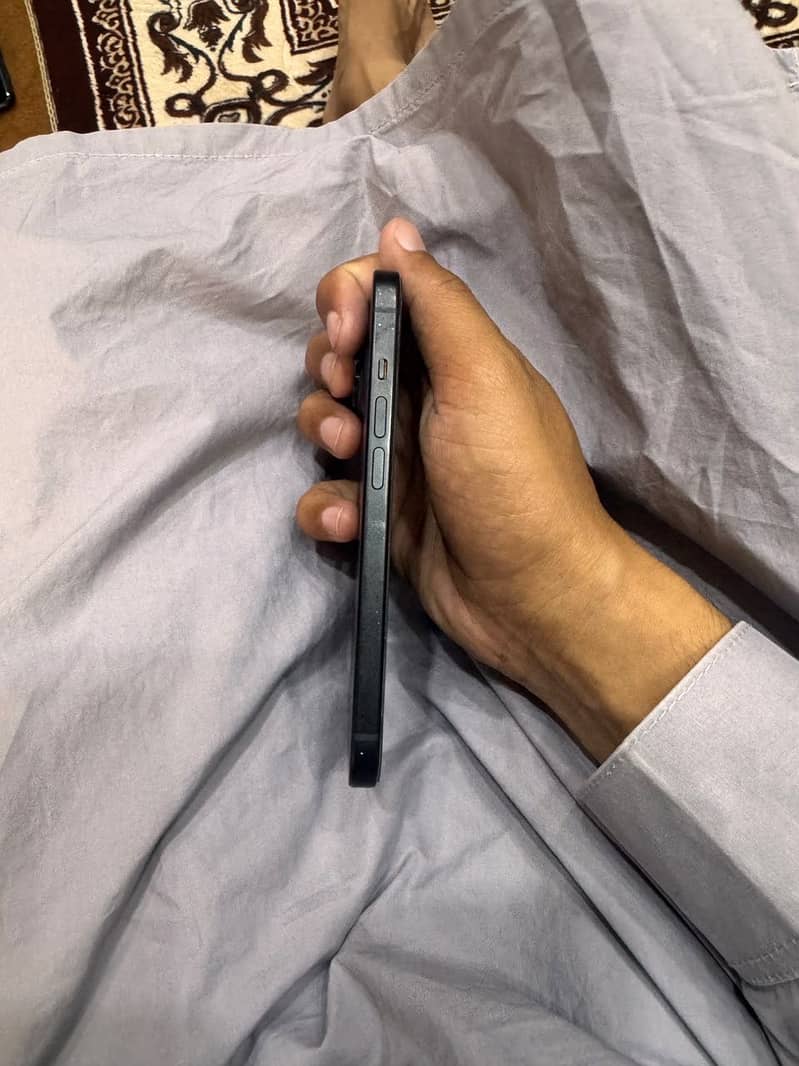 Apple iPhone 15 5