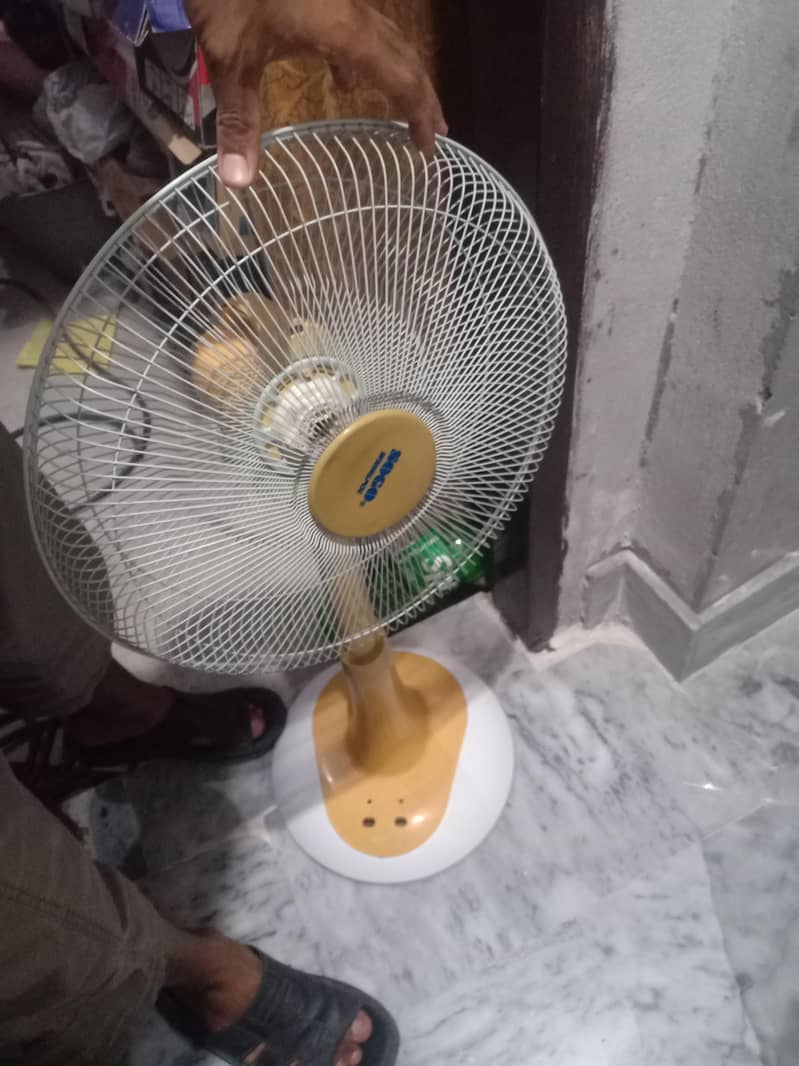 پنکھا، جوسر مشین ٹیلی ویژن برائے فروخت 1