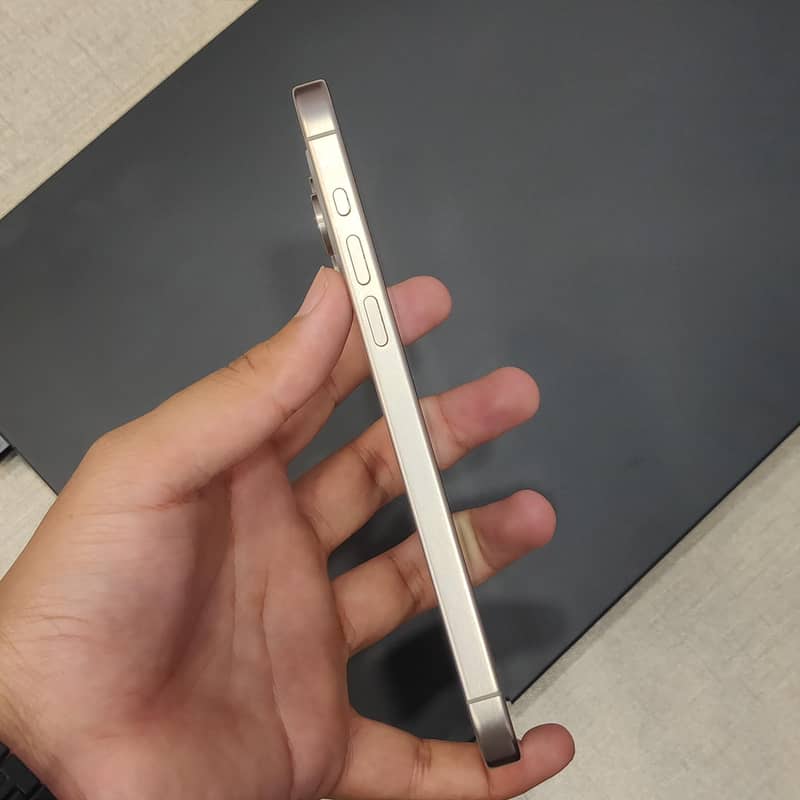 iPhone 15 Pro Max 2