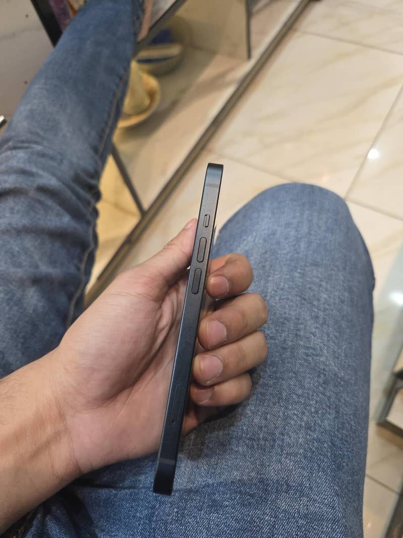 Apple iPhone 13 2