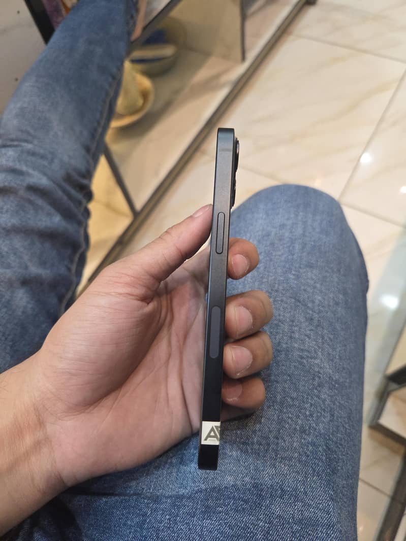 Apple iPhone 13 4