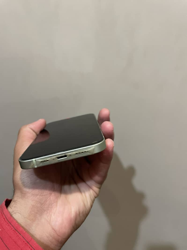 Apple iPhone 12 4