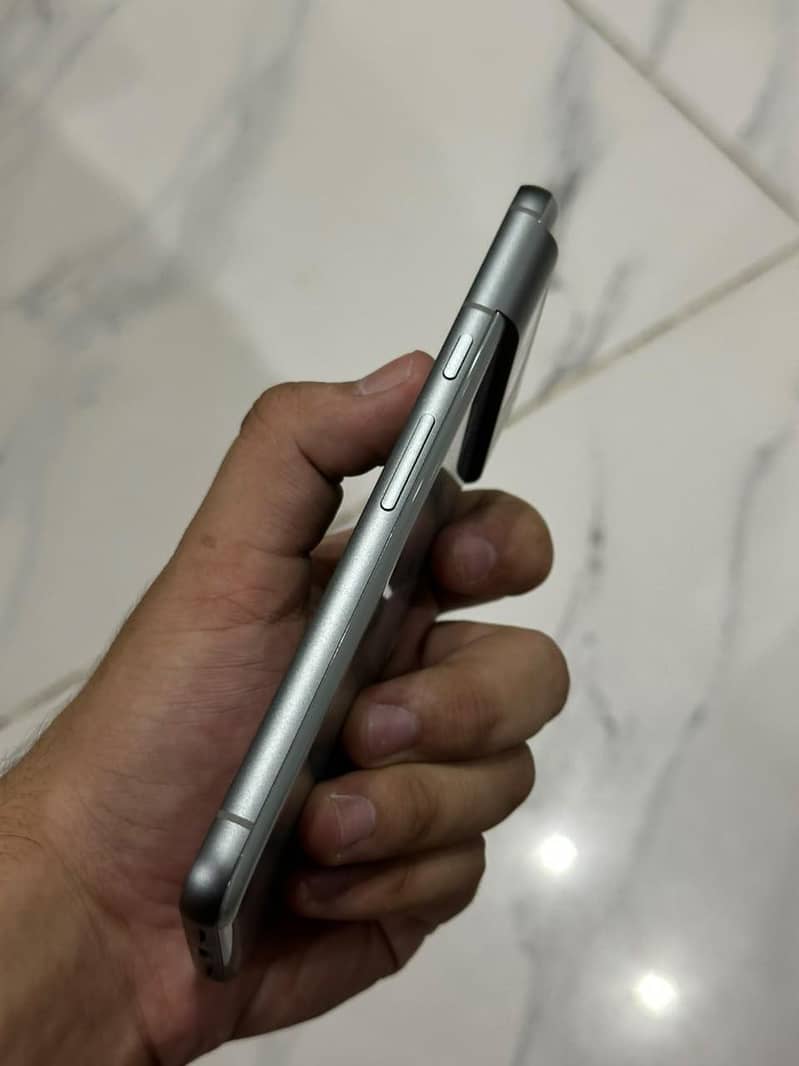 Google Pixel 8 4