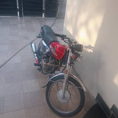 Honda 125 Self start chrome edition