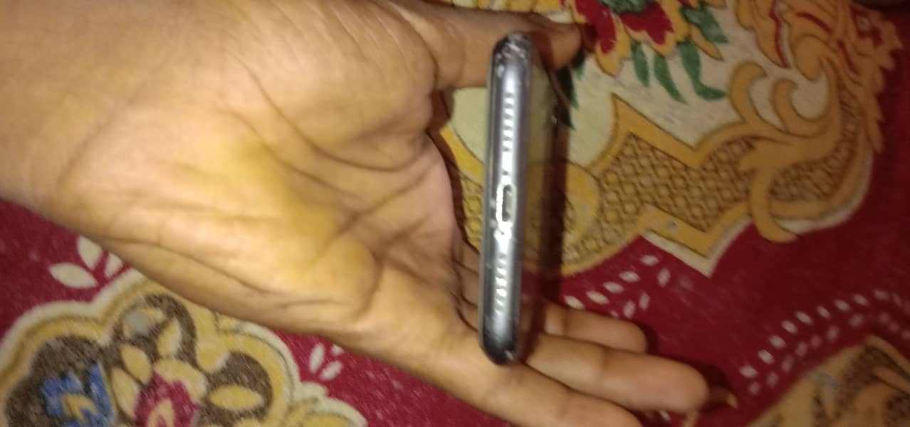 Apple iPhone 11 4
