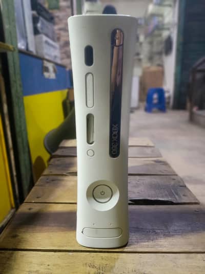 Xbox 360 Fat model | For Sale | with one wired controller