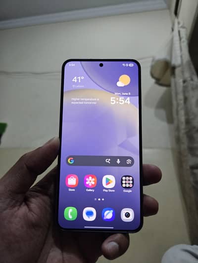 Samsung Mobile S24 Brand New 10/10 (4 months SIM Time)  Exchange