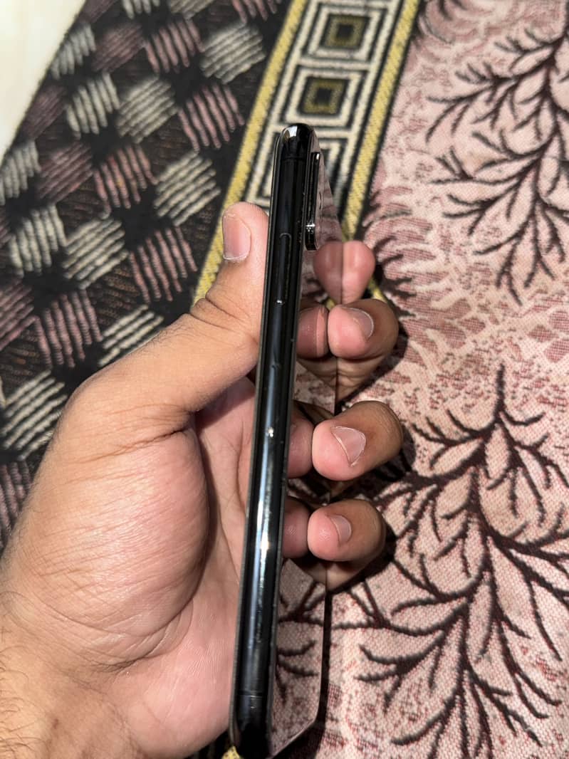 Apple iPhone X 4