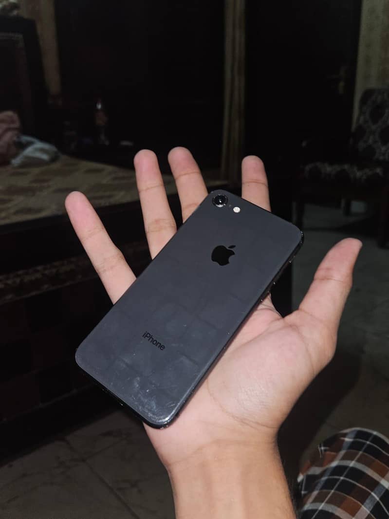 Apple iPhone 8 1