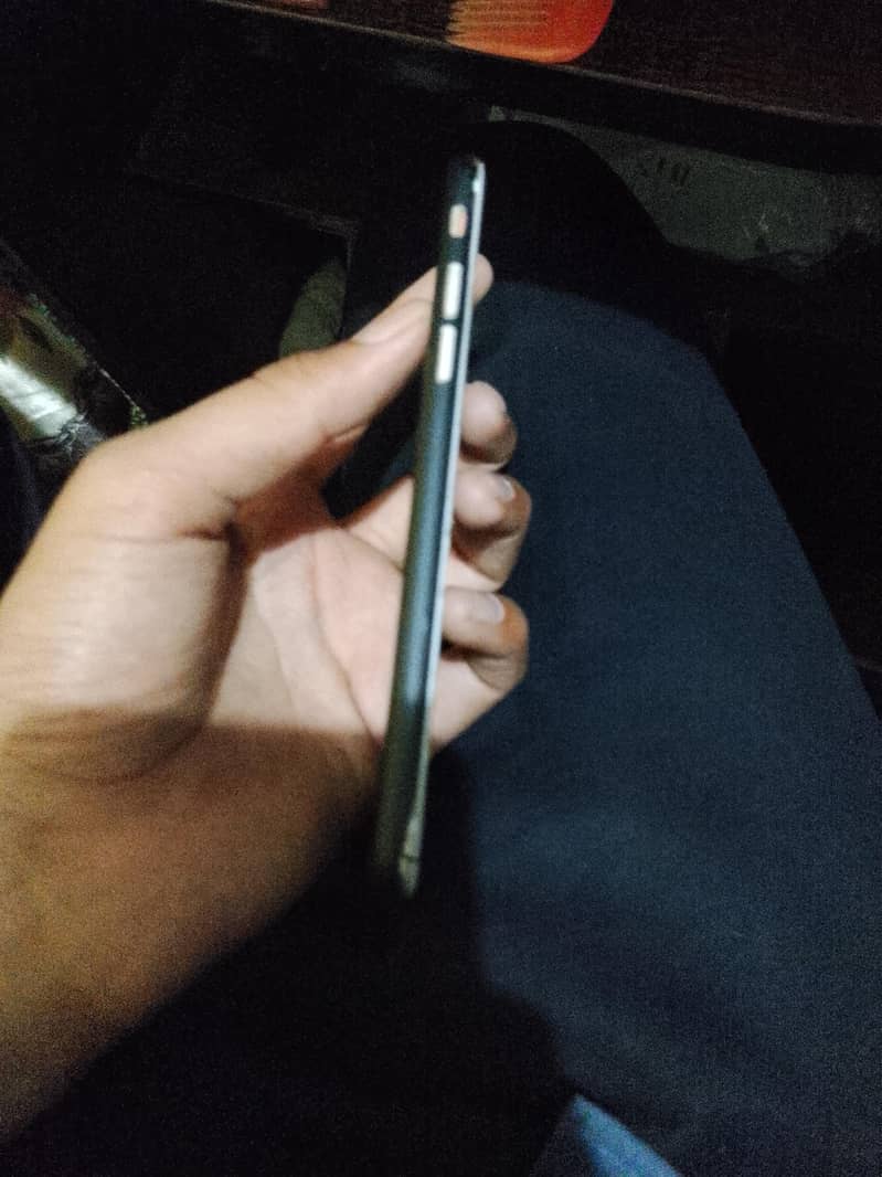 Apple iPhone 7 2