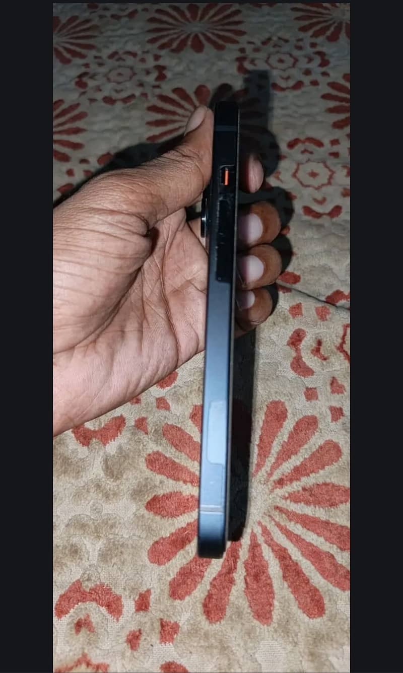 Apple iPhone 13 2