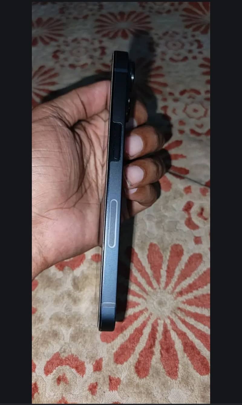 Apple iPhone 13 4
