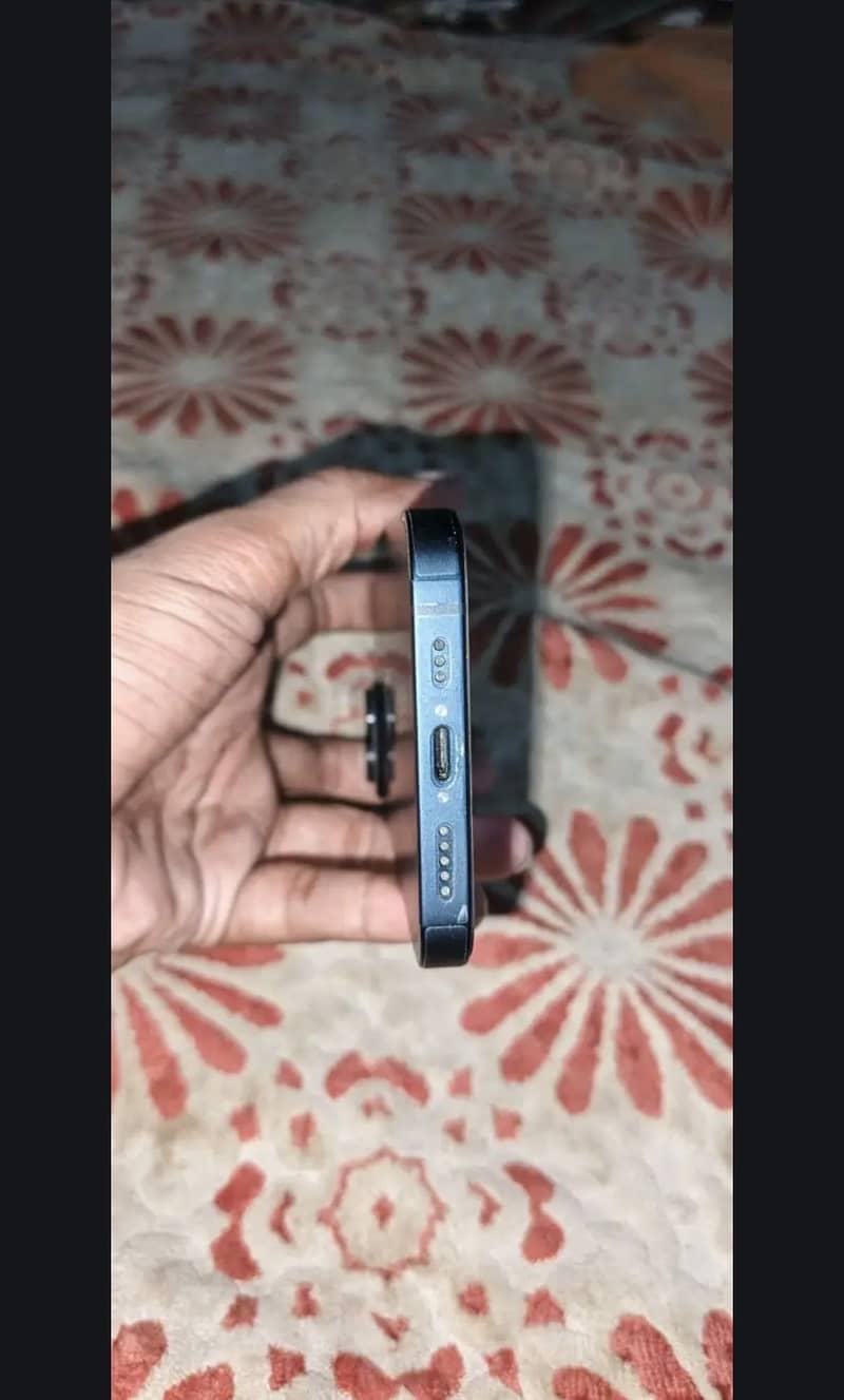 Apple iPhone 13 5