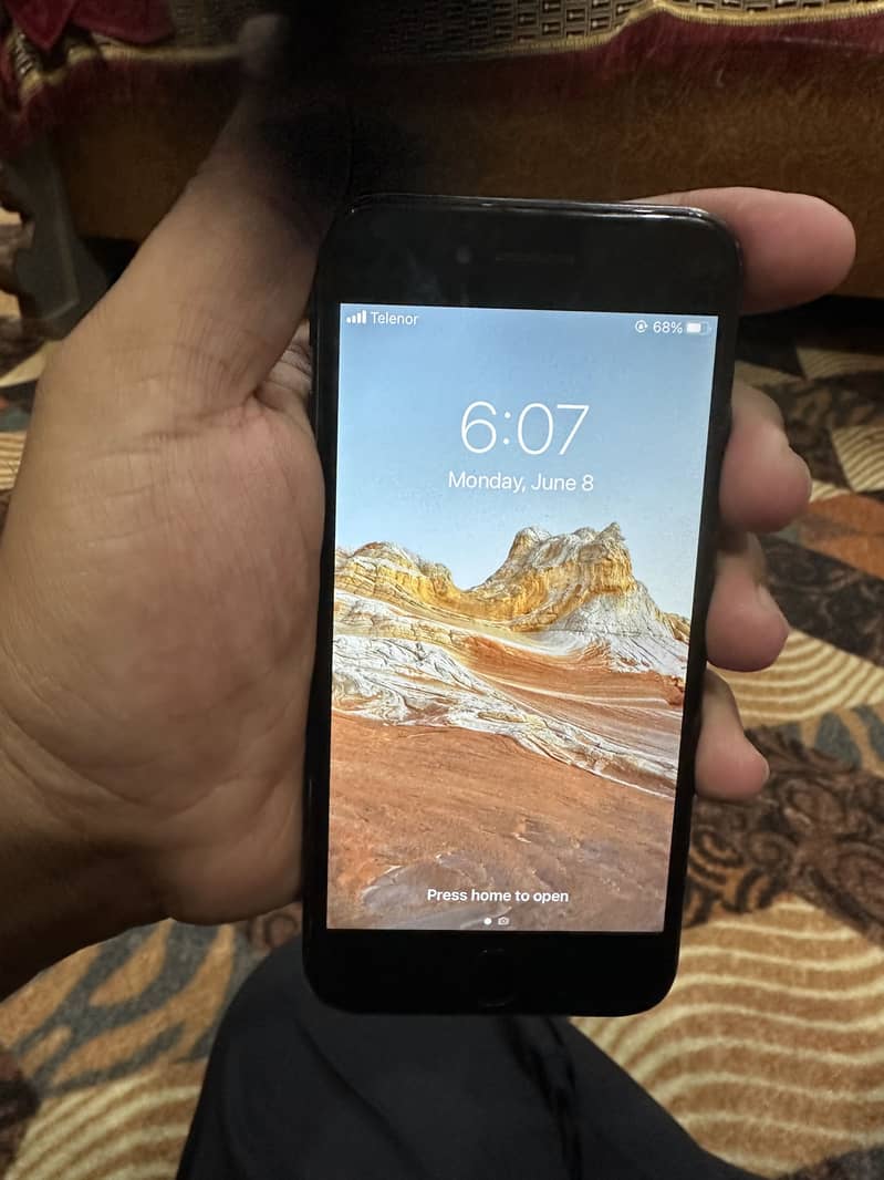 Apple iPhone 7 0