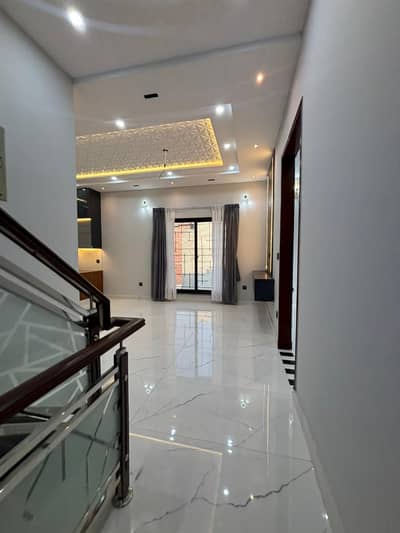 Upper Portion Available For Rent In Lahore