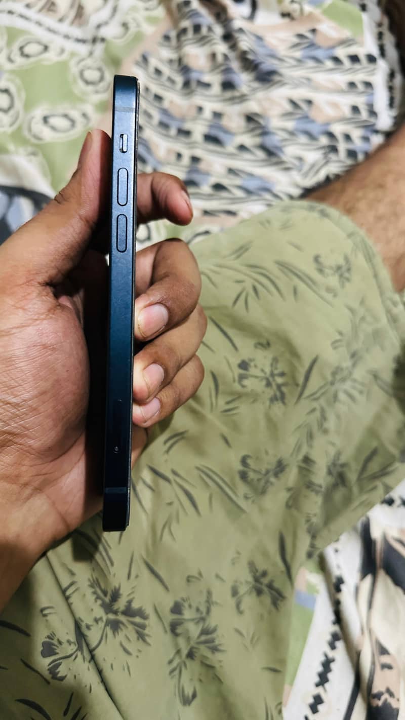 iPhone 12 1
