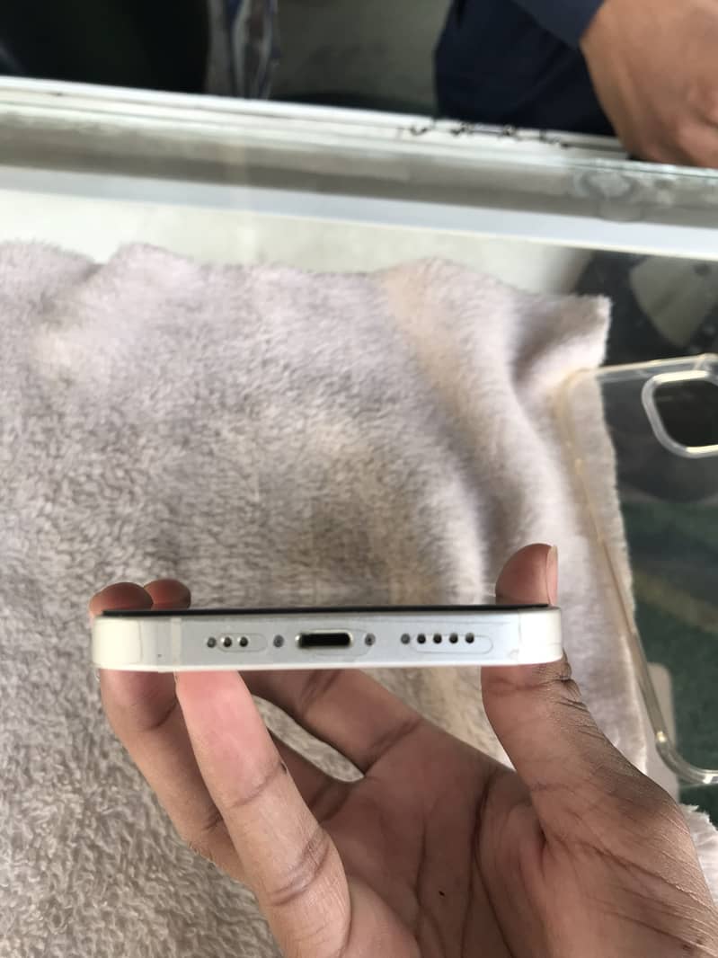 Apple iPhone 13 1