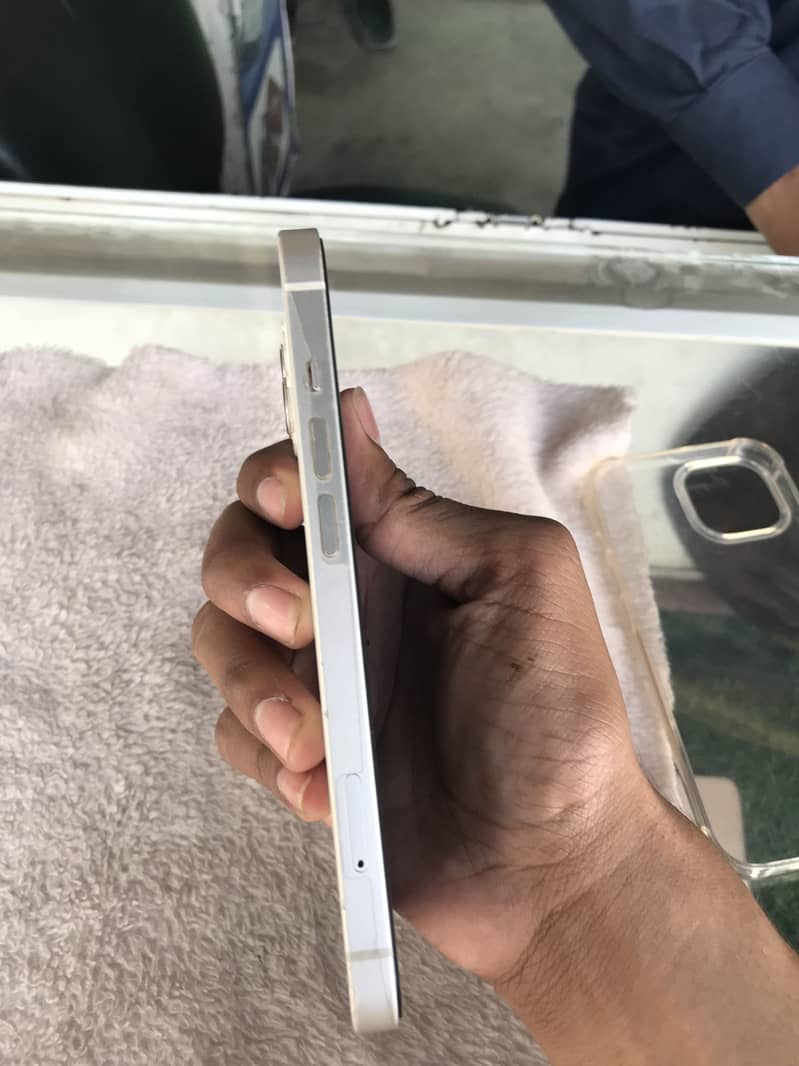 Apple iPhone 13 2