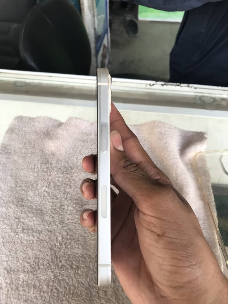 Apple iPhone 13 5