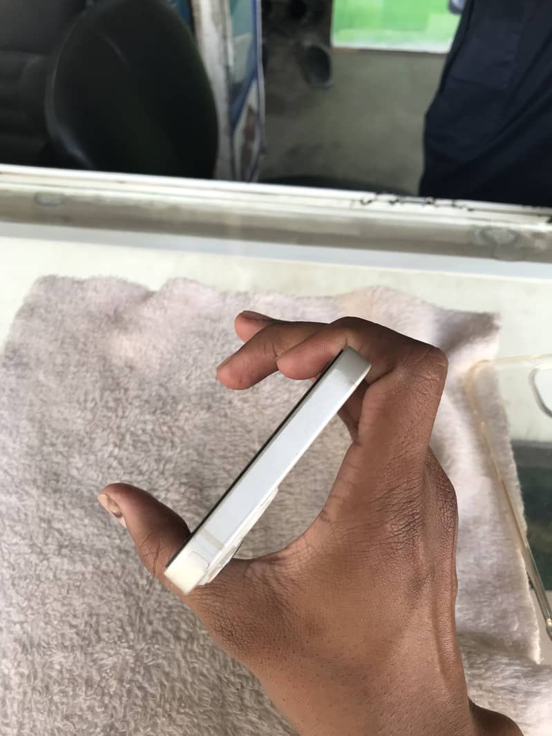 Apple iPhone 13 9