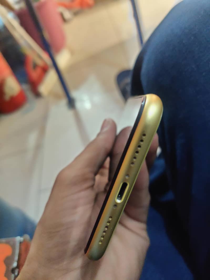 Apple iPhone 11 3