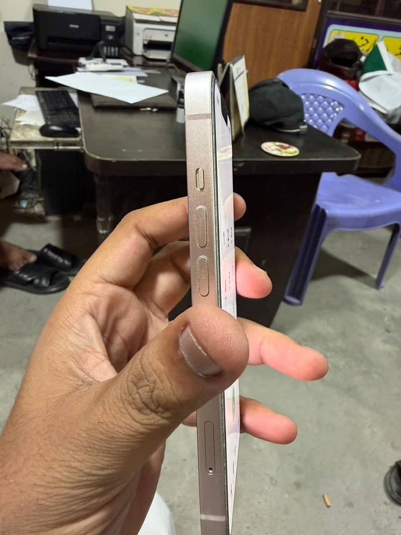 Apple iPhone 13 2