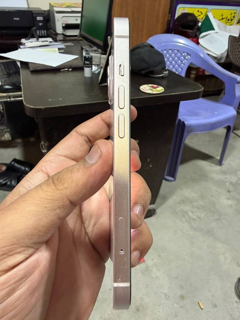 Apple iPhone 13 3
