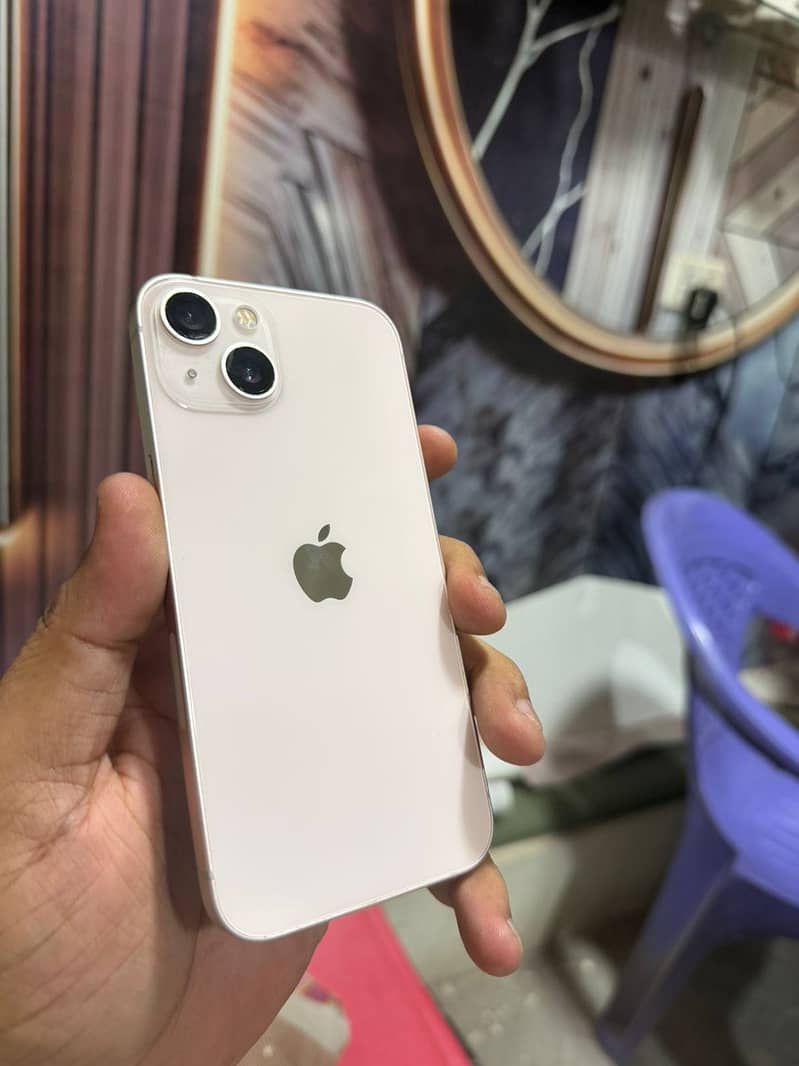 Apple iPhone 13 4