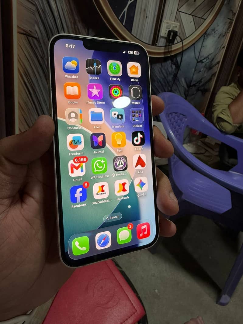 Apple iPhone 13 6