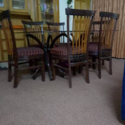 it has 6 chair