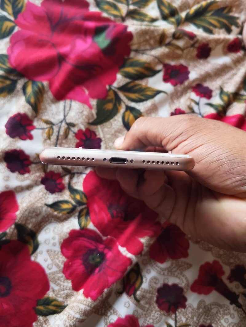 Apple iPhone 8 Plus 5