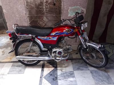 bike 10 by10 ha isalamabad ka number laga howa ha file copy har chiz c