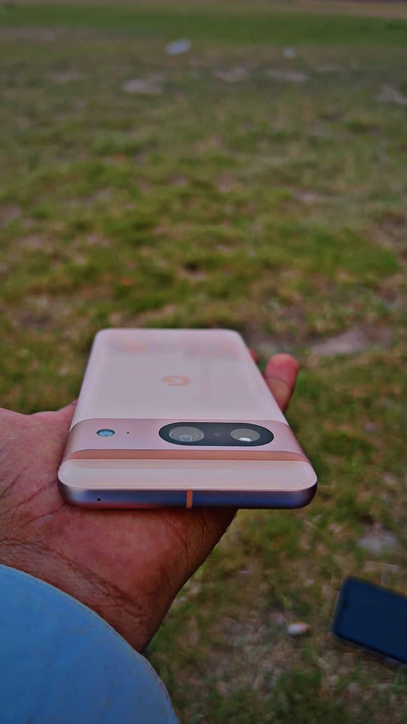 Google Pixel 8 4