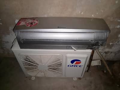 Gree ka Outdoor or Dawlance ka indoor