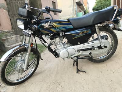 Honda 125 new bike h just 1800 km chli h