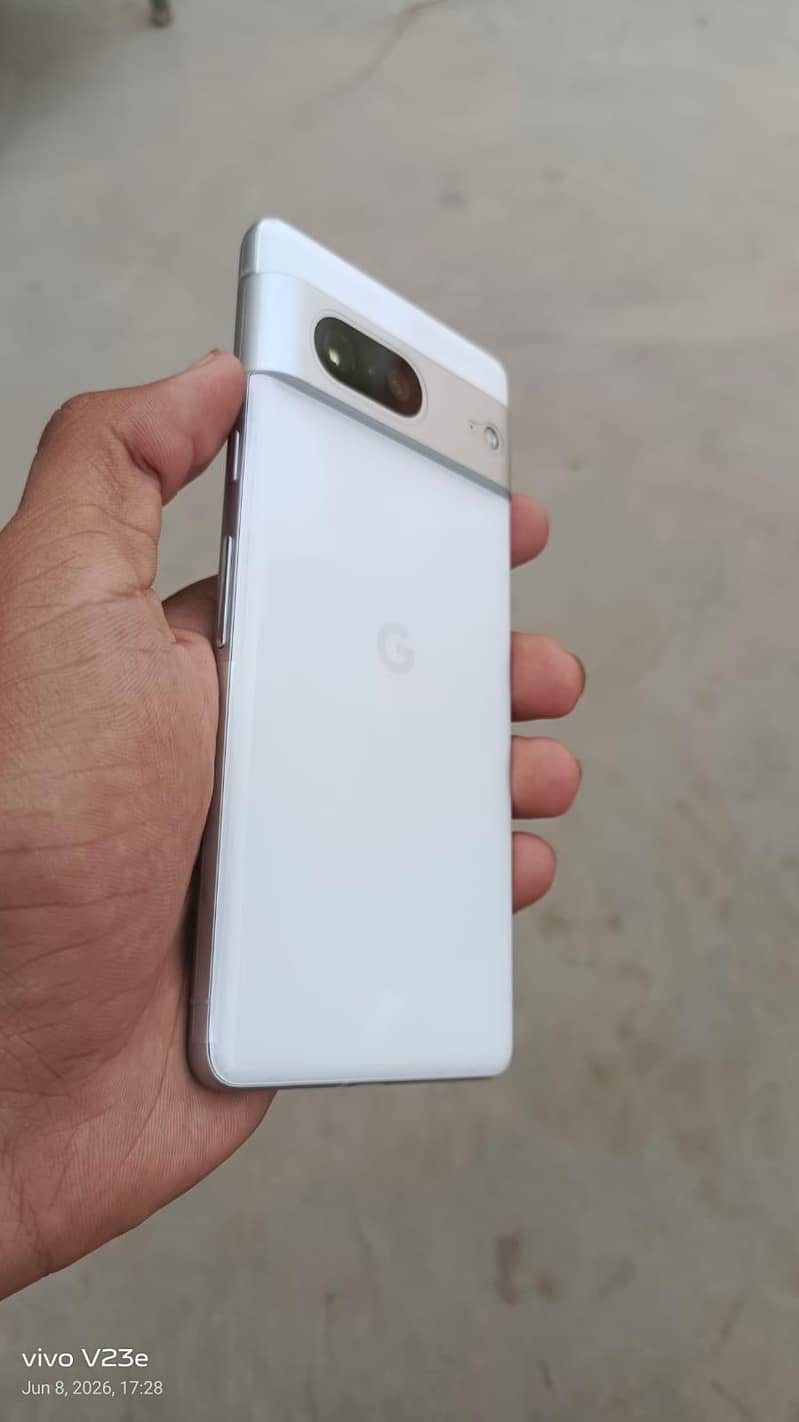 Google Pixel 7 4